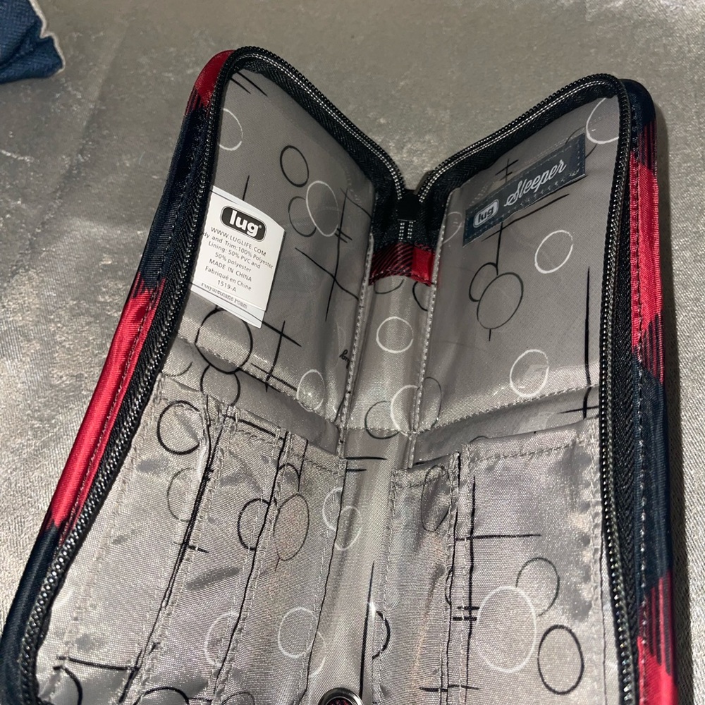 Lug Sleeper in Red and Black